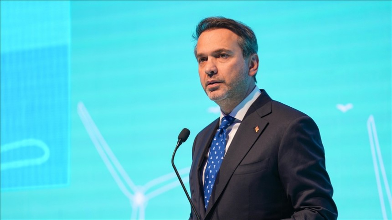 Enerji Bakanı Bayraktar, Çinli Dongfang'la rüzgar türbini üretim tesisi kurmayı değerlendirdiklerini bildirdi