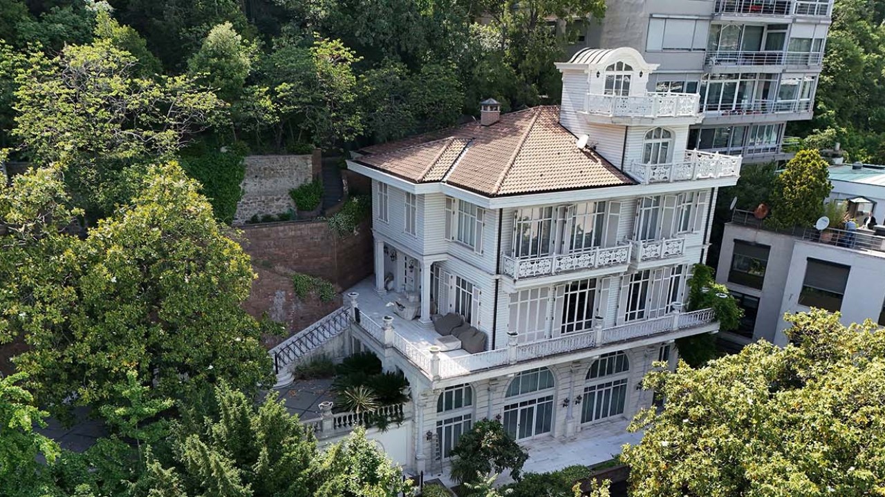 FETÖ firarisi Akın İpek’in Bebek’teki köşkü dördüncü ihalede satıldı