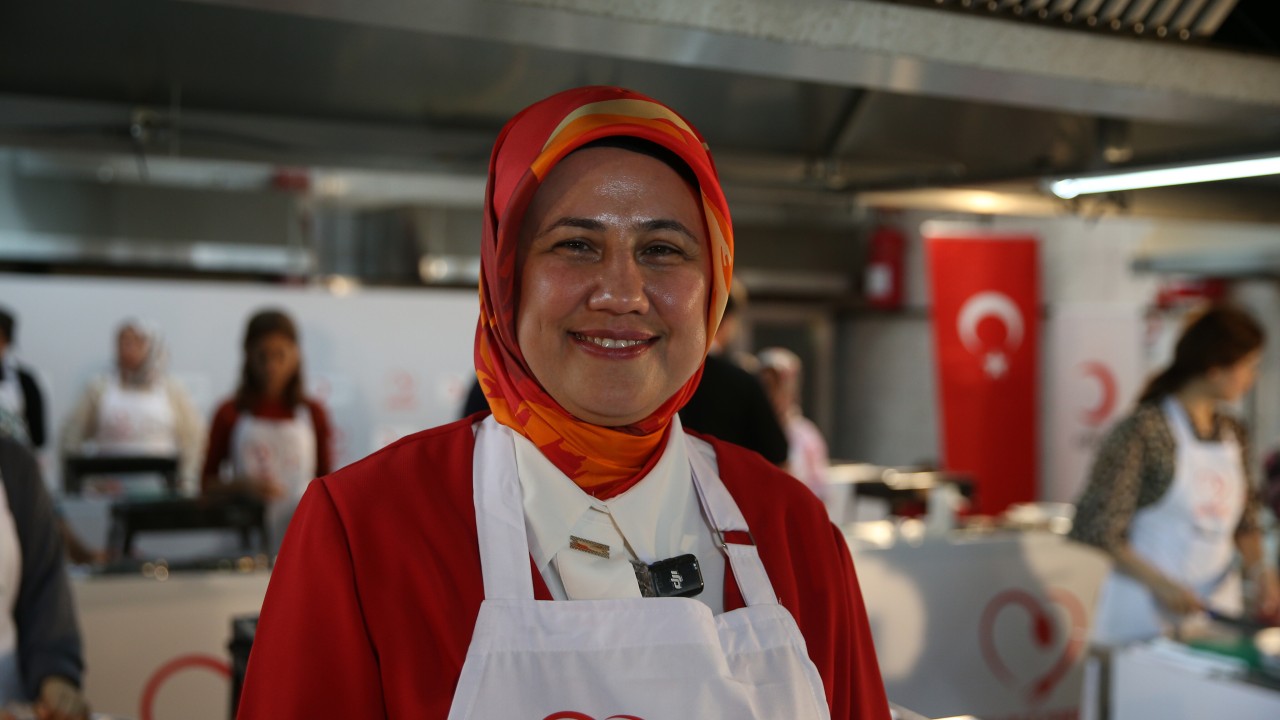 Türk Kızılay Genel Başkanı Yılmaz, Adıyaman'da aşçılık atölyesine katıldı
