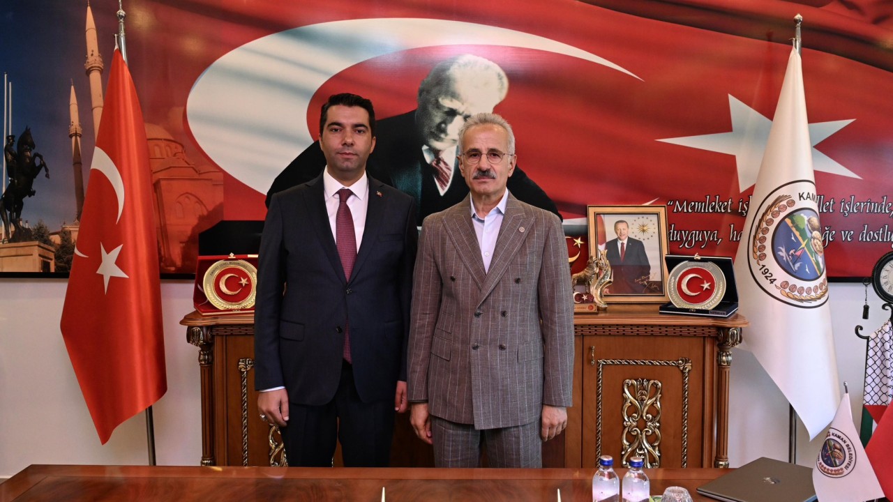 Ulaştırma ve Altyapı Bakanı Uraloğlu'ndan Kaman Belediyesine ziyaret