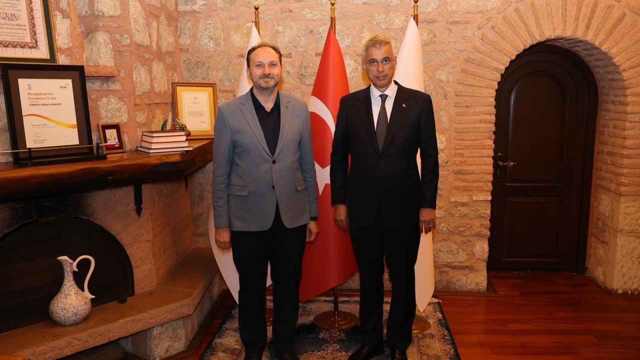 Bakan Memişoğlu, Türkiye Yeşilay Cemiyeti Genel Başkanı Mehmet Dinç ile görüştü