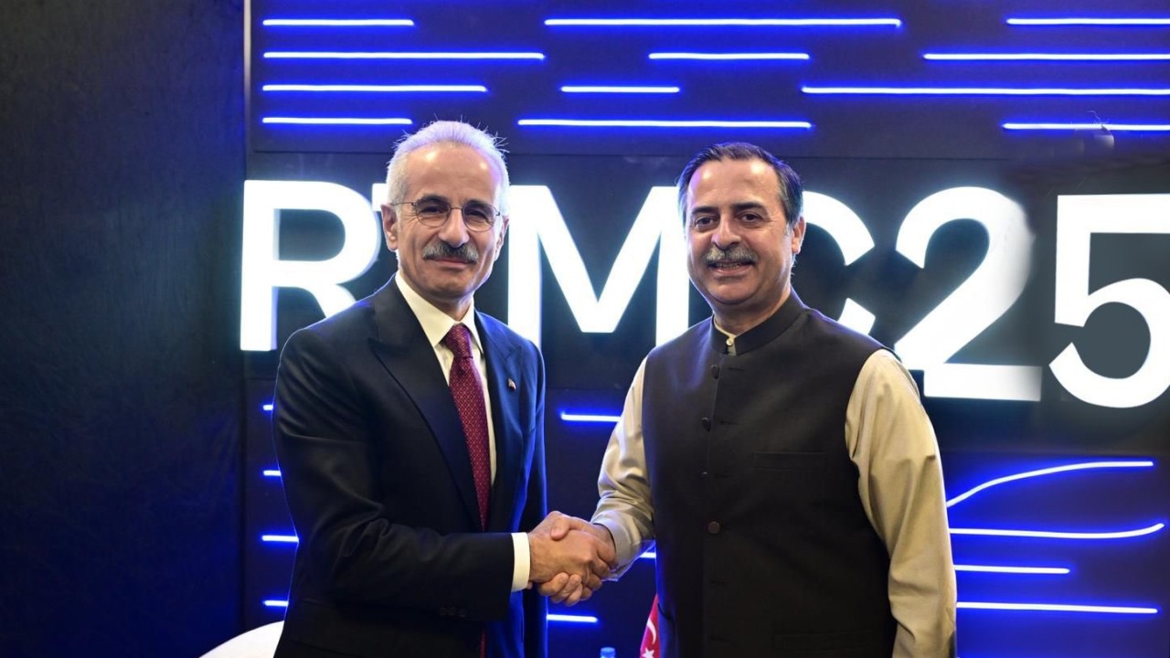 Bakan Uraloğlu, Pakistan Federal Denizcilik Bakanı Muhammad Junaid Anwar ile görüştü