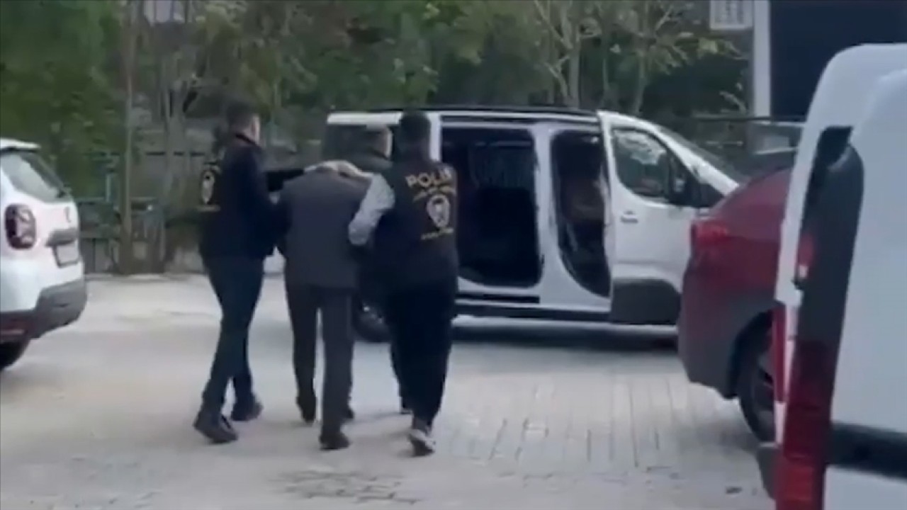 Bakan Yerlikaya, kadın sürücüye saldıran "trafik zorbasının" yakalandığını bildirdi