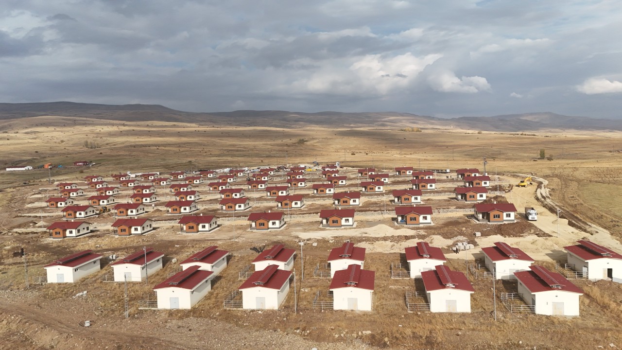 Erzurum'un Çat ilçesindeki deprem konutları büyük oranda tamamlandı