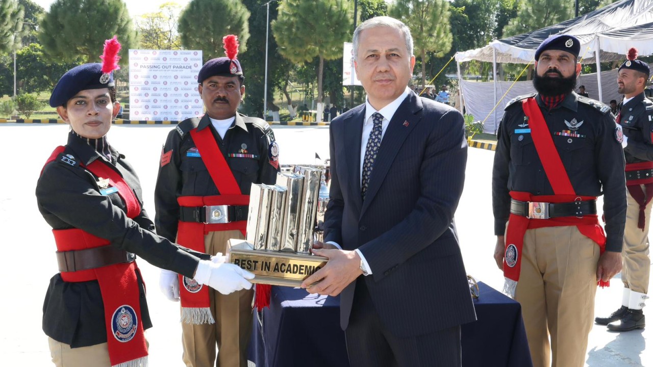 İçişleri Bakanı Yerlikaya, Pakistan Ulusal Polis Akademisi mezuniyet törenine katıldı