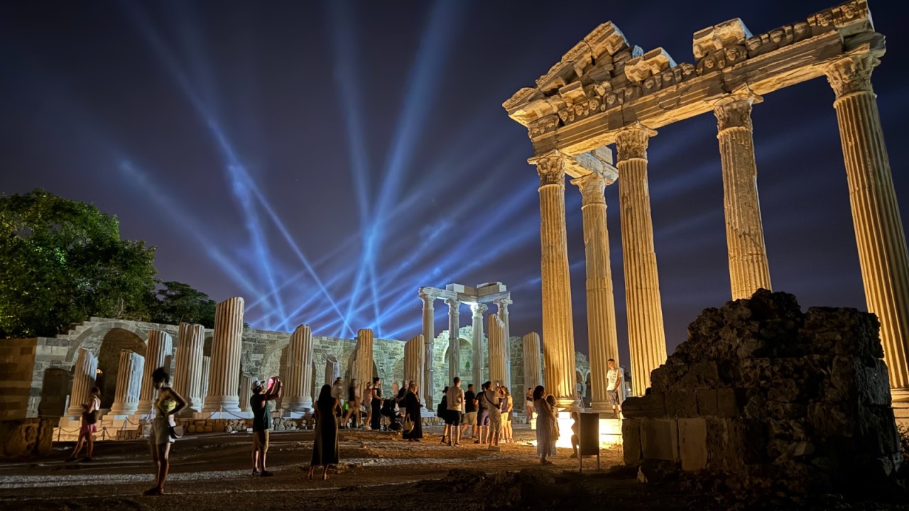 Antalya, tüm zamanların en yüksek ekim ayı ziyaretçi rekorunu kırdı