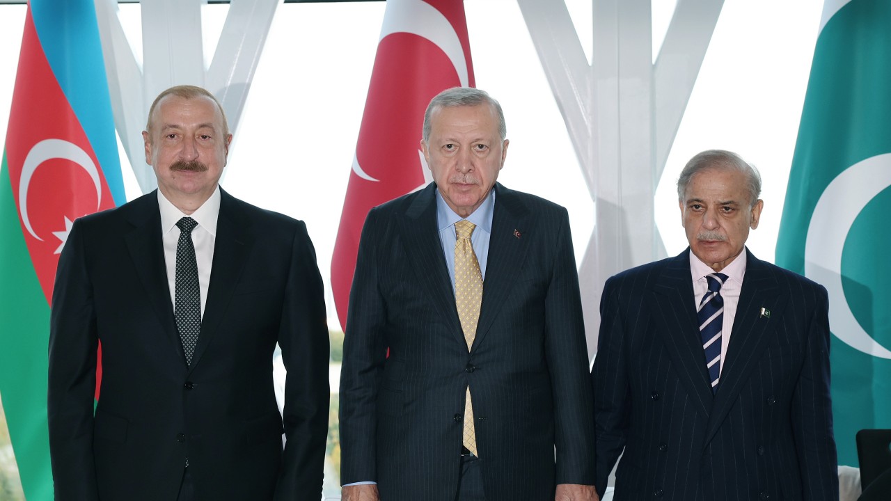 Cumhurbaşkanı Erdoğan, Azerbaycan Cumhurbaşkanı Aliyev ve Pakistan Başbakanı Şerif ile görüştü