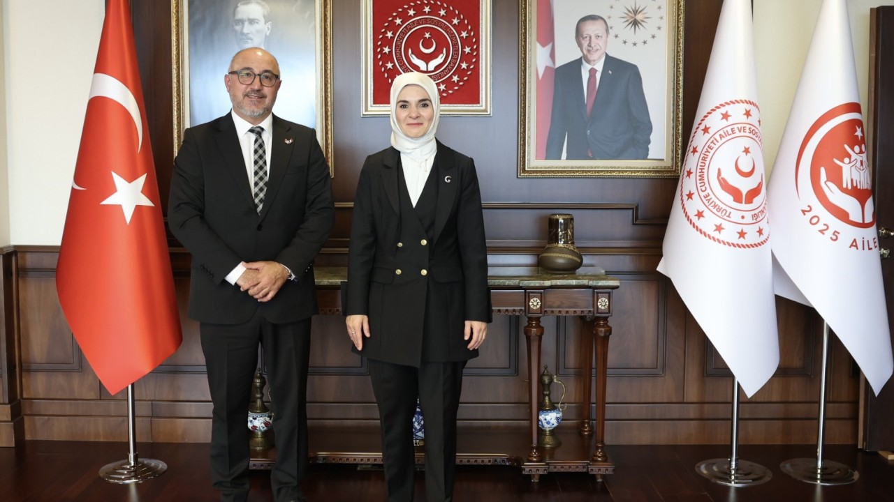 Bakan Göktaş, Fransa İslam Konseyi ve Türk İslam Birliği Başkanı İbrahim Alcı ile görüştü