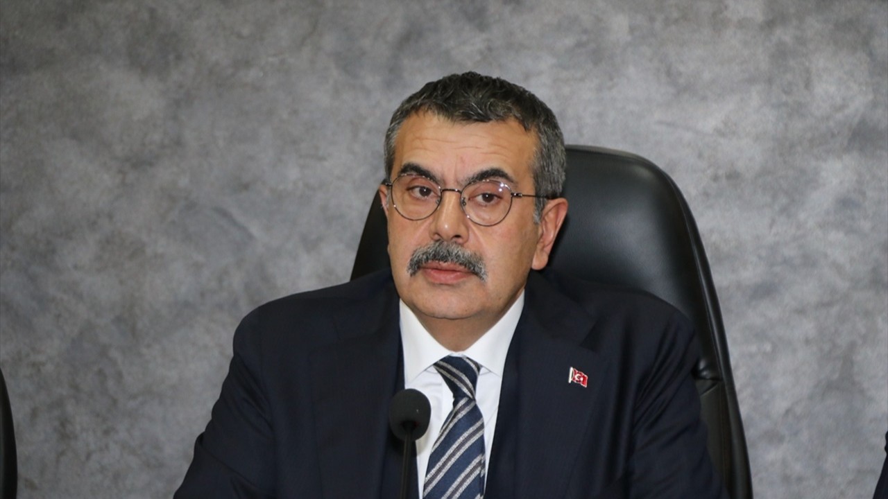 Bakan Tekin'den Hırvatistan'daki uçak kazasında şehit olan pilot için başsağlığı mesajı