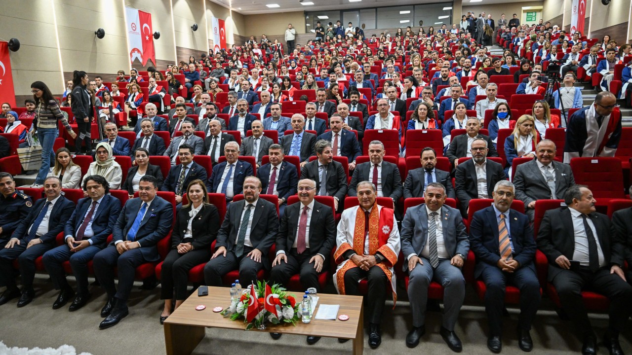 Adana Alparslan Türkeş Bilim ve Teknoloji Üniversitesi'nde 2025-2026 Akademik Yılı törenle açıldı