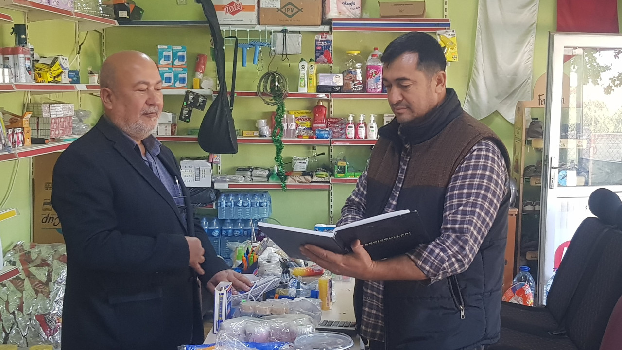 Gaziantep'te hayırseverler, bakkalın "veresiye defteri"ni satın aldı