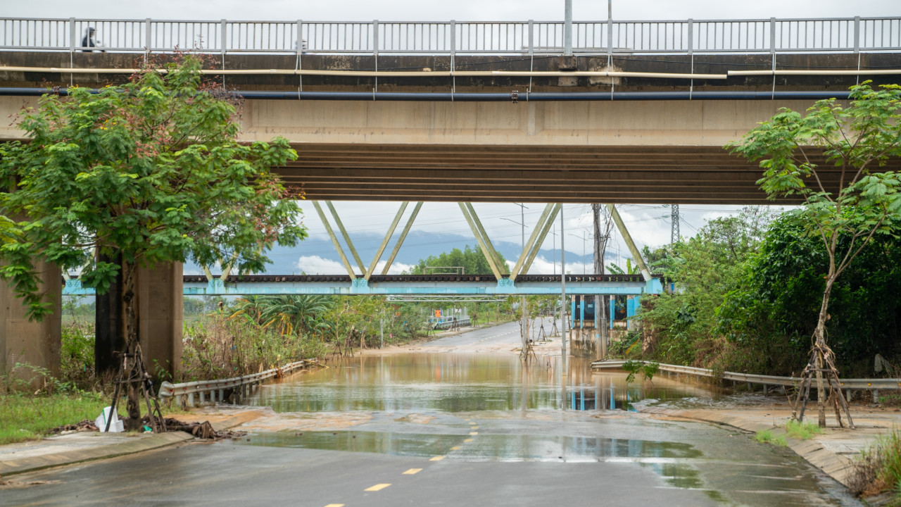 Şiddetli yağışlar Vietnam’ın orta ve güney kesimlerinde sel felaketine yol açtı
