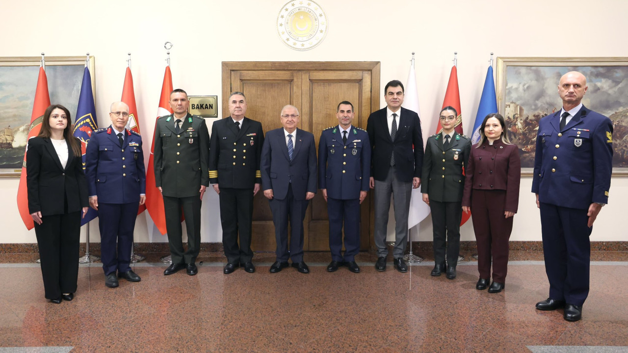 Milli Savunma Bakanı Güler, bakanlık bünyesindeki öğretmenlerle bir araya geldi