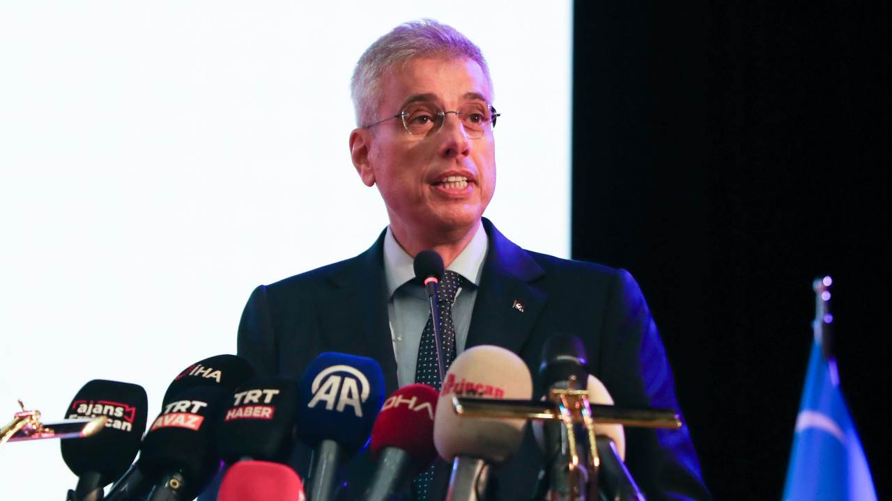 Bakan Memişoğlu: Biz öğretmenlere her zaman değer vereceğiz, el üstünde tutacağız