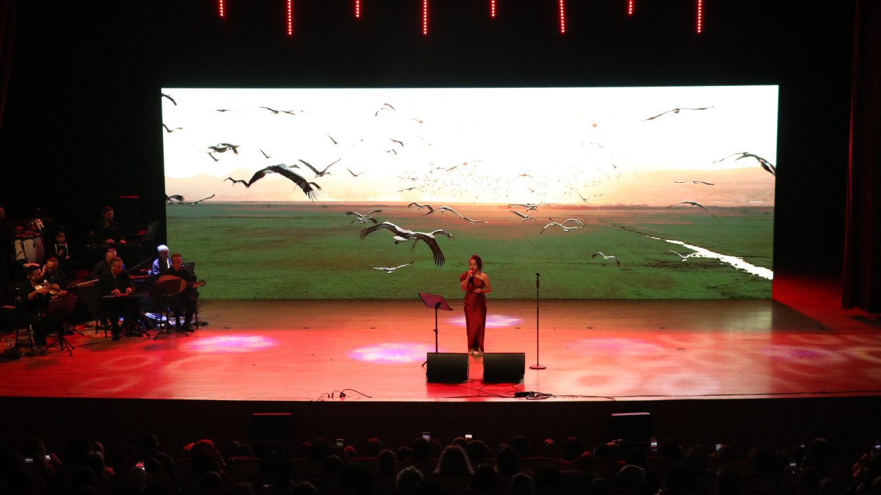 Öğretmenler "Zamana Yenilmeyen Şarkılar Gecesi"nde bir araya geldi