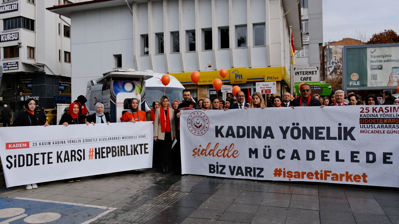 Çorum'da kadına yönelik şiddete "bisikletli kortej" ile dikkat çekildi