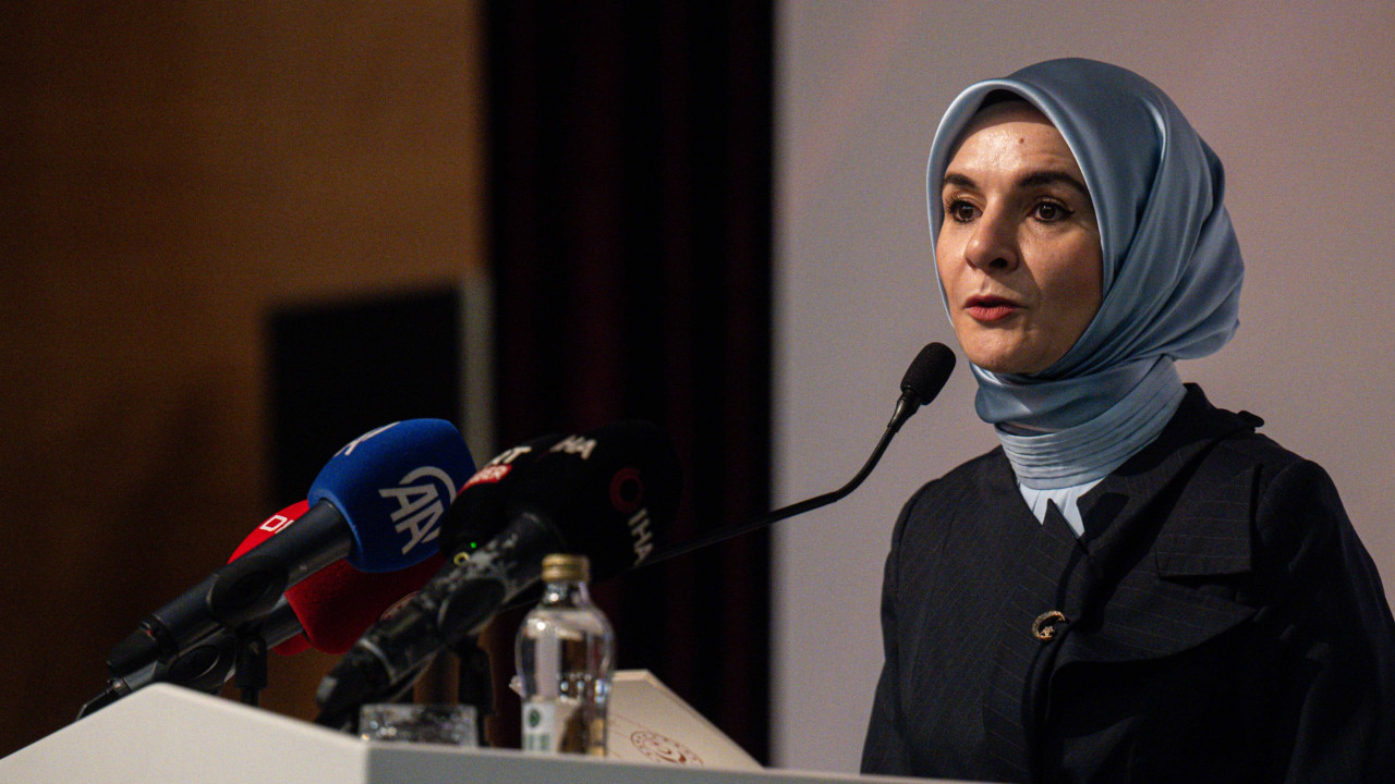 Bakan Göktaş: Yuvalarını kaybeden insanlara gönlümüzü ve kapılarımızı açtık