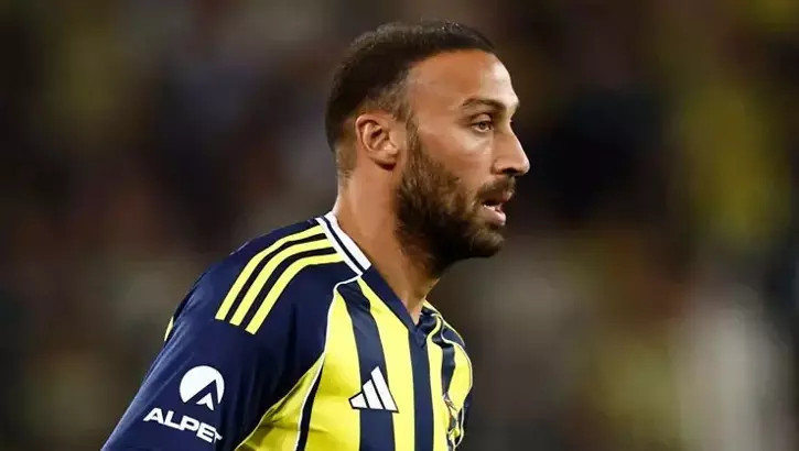 Fenerbahçeli futbolcu Cenk Tosun ameliyat edildi