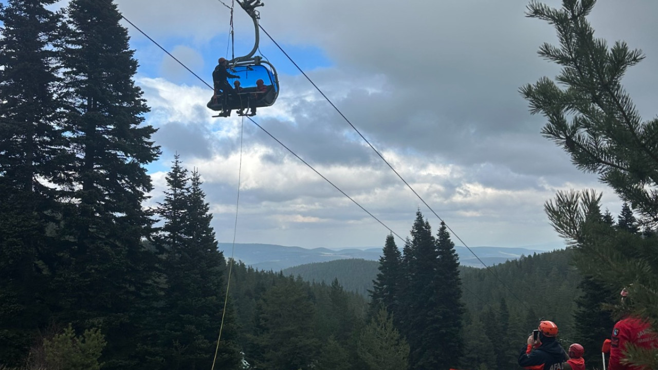 Kartalkaya Kayak Merkezi'nde teleferikte mahsur kalma ve yaralı kurtarma tatbikatı yapıldı