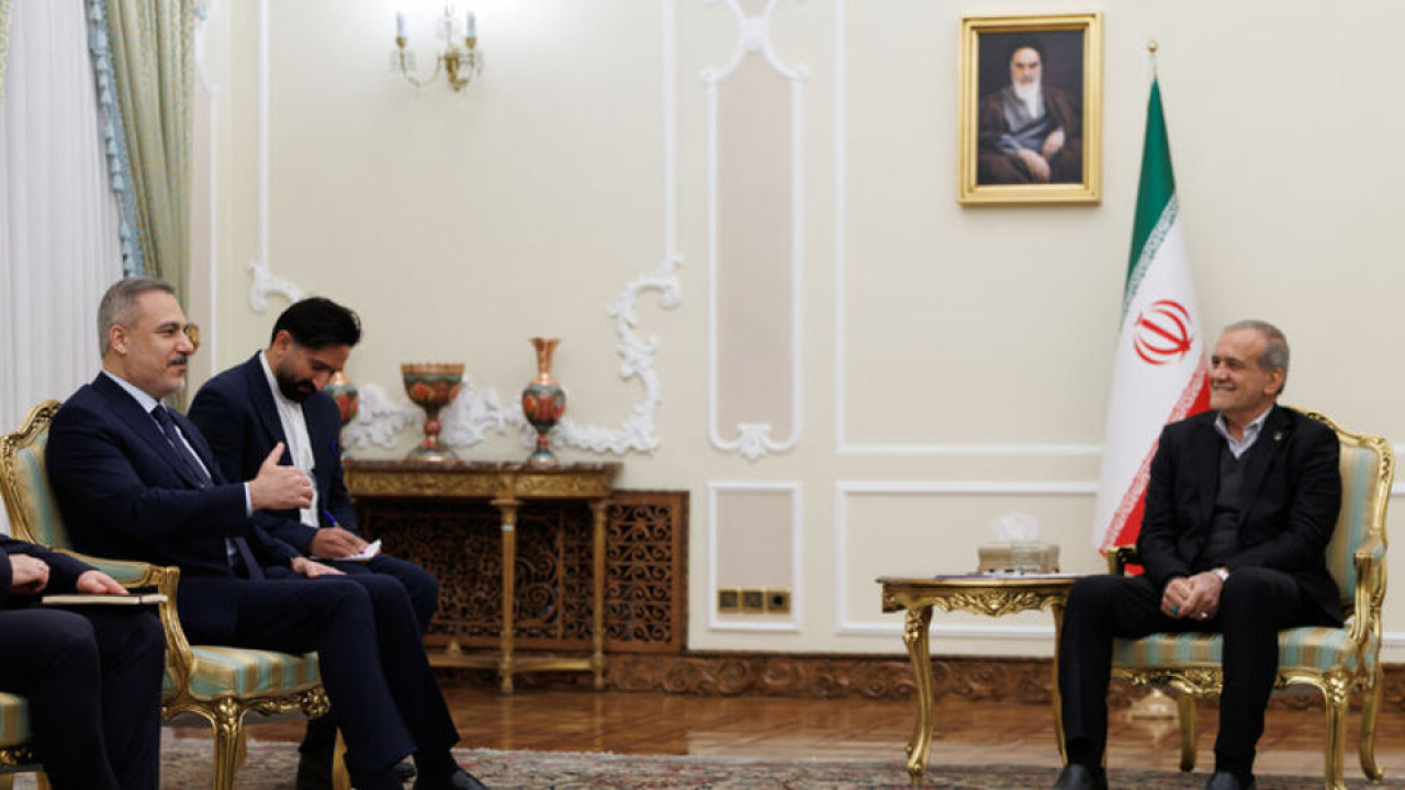 Dışişleri Bakanı Fidan, İran Cumhurbaşkanı Pezeşkiyan tarafından kabul edildi