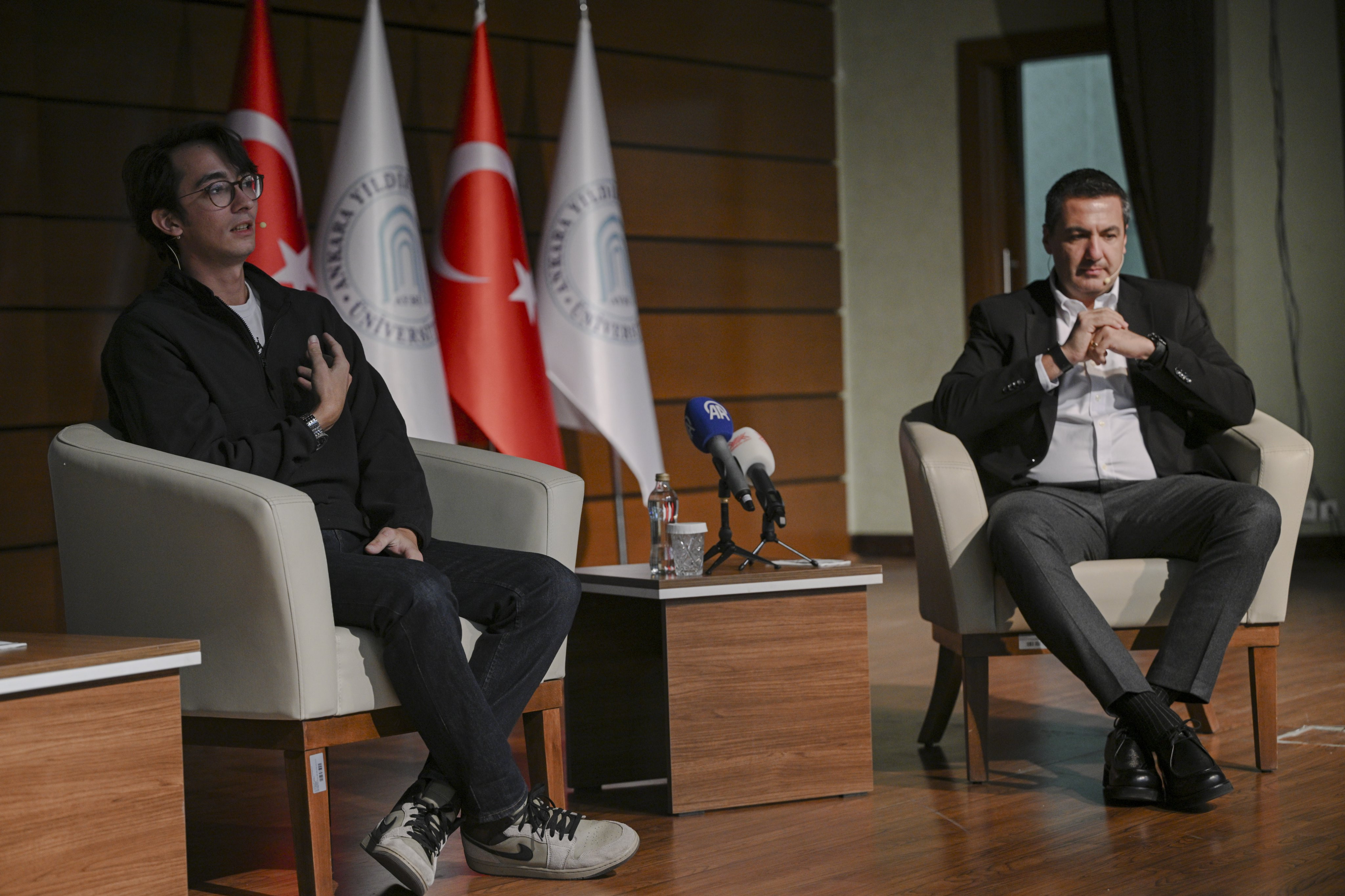 Mete Gazoz üniversite öğrencileriyle söyleşide bir araya geldi