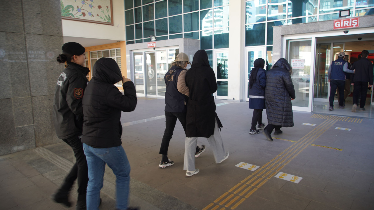 Edirne merkezli FETÖ'nün "güncel öğrenci yapılanması" operasyonunda adliyeye sevkler sürüyor