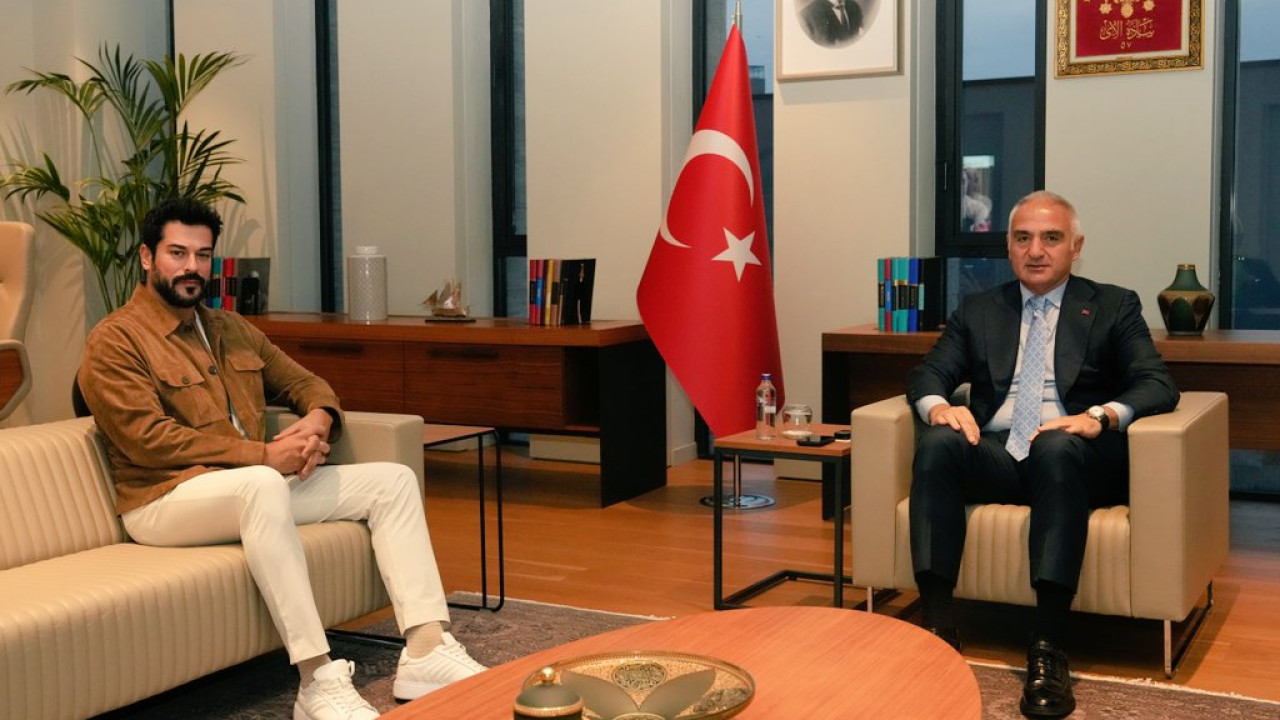 Bakan Ersoy, Sanatçı Burak Özçivit ile görüştü