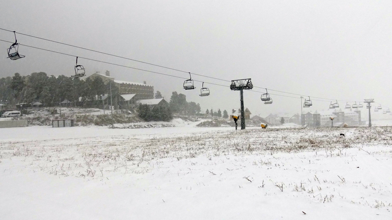 Kars ve Ardahan'da kar yağışı etkili oluyor