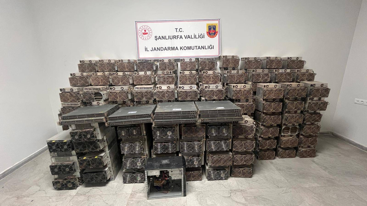 Ahır görünümünde tesis kurup kaçak elektrikle kripto para imal etmişler