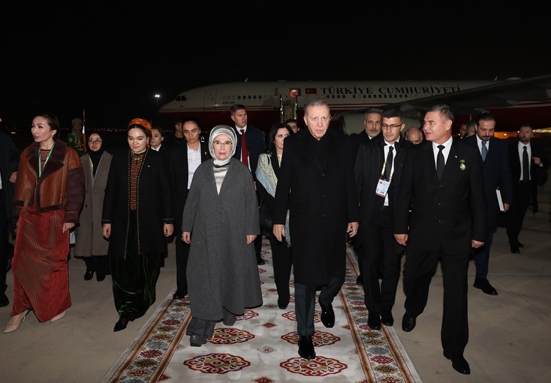 Cumhurbaşkanı Erdoğan Türkmenistan'a geldi